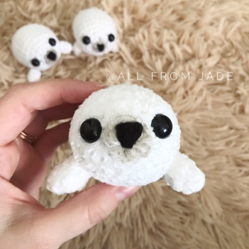 Baby Seal amigurumi pattern