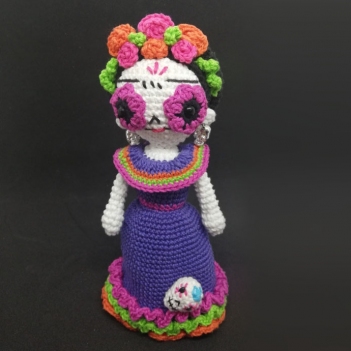 Doll, day of the dead amigurumi pattern by Conmismanoss