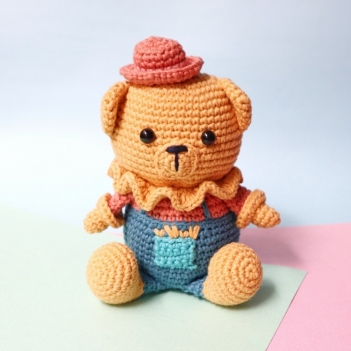 Rico the Scarecrow amigurumi pattern by Cara Engwerda