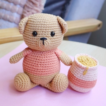 Sticky the Honey Bear amigurumi pattern by Cara Engwerda