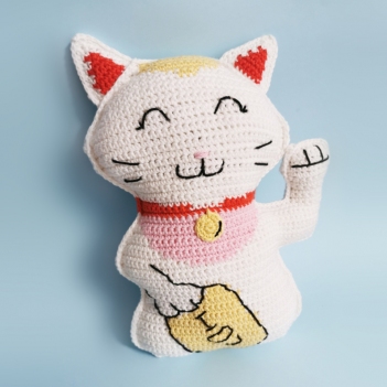 Suki the Lucky Cat amigurumi pattern by Cara Engwerda