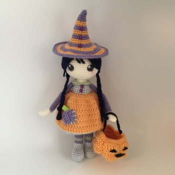 Hallie Halloween Witch amigurumi pattern by PoseyplacebyDenise