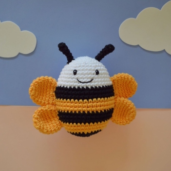 Rafa the Bee  amigurumi pattern by Yarn Handmade