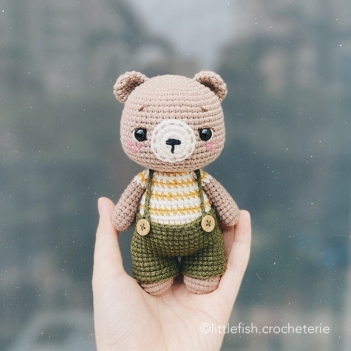 Oliver the little Bear amigurumi pattern by Little Fish Crocheterie