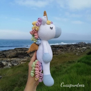 Teo, the unicorn  amigurumi pattern by Cucapuntoes