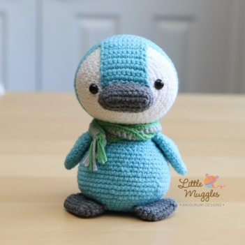 Beanie the Penguin amigurumi pattern by Little Muggles