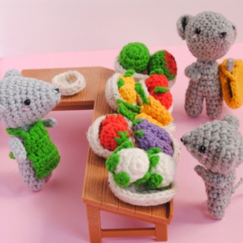 The Grocery Shop - Mice Family amigurumi pattern by The Wandering Deer