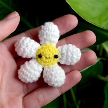 Tiny Flower amigurumi pattern