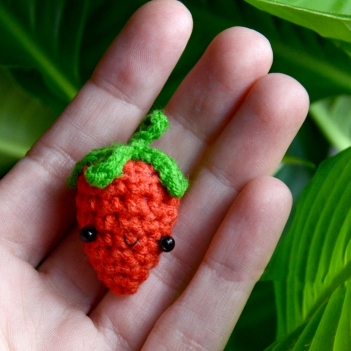 Tiny Strawberry amigurumi pattern