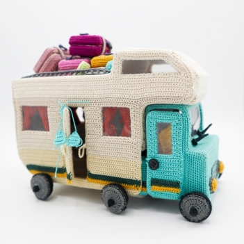 Caravan amigurumi pattern by StudioManya