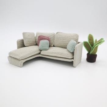 Dollhouse Couch amigurumi pattern by StudioManya