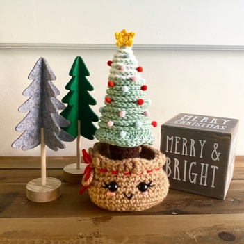 Burlap Sack Christmas Tree amigurumi pattern by Cloud 9 Knots