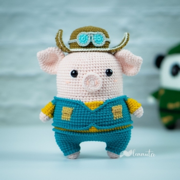 Piggy the Aviator amigurumi pattern by Lennutas