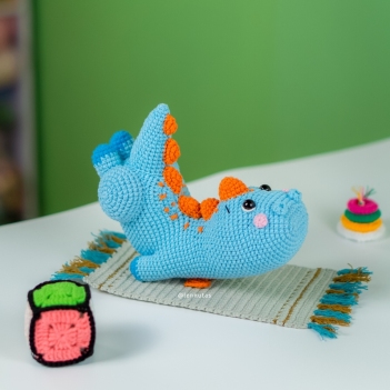 Yoga Dinosaur amigurumi pattern by Lennutas