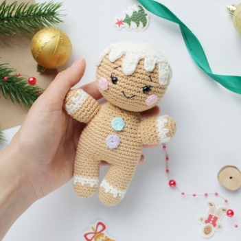 Cutie gingerbread man amigurumi pattern by Knit.friends