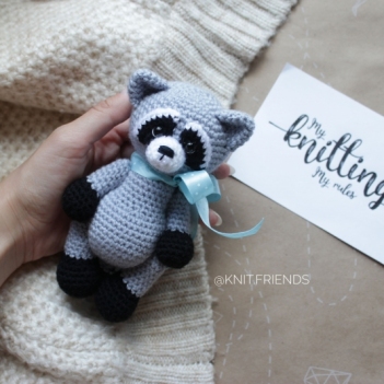 Little Raccoon amigurumi pattern by Knit.friends