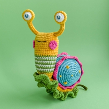 Rio the Snail  amigurumi pattern by Natura Crochet