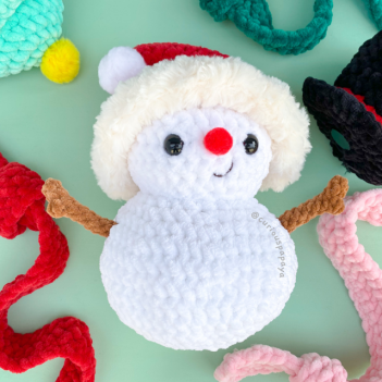 Dress Up Snowman amigurumi pattern by Curiouspapaya