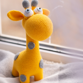 Giraffe Tom amigurumi pattern by Mommy Patterns