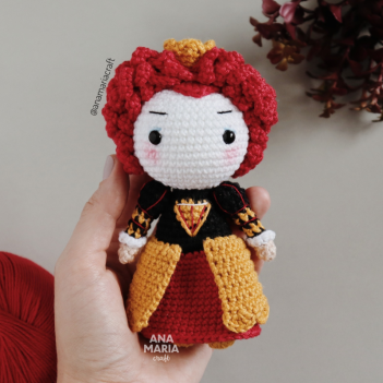 Red Queen amigurumi pattern by Ana Maria Craft