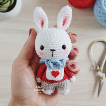 White Rabbit amigurumi pattern by Ana Maria Craft