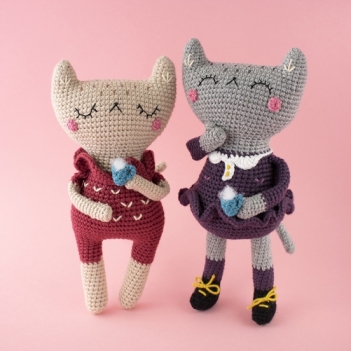 Amanda & Manuela, the cat friends amigurumi pattern by Kurumi