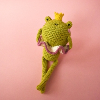 Harry, the frog prince amigurumi pattern by Kurumi