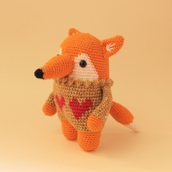 Tai the fox amigurumi pattern by Kurumi