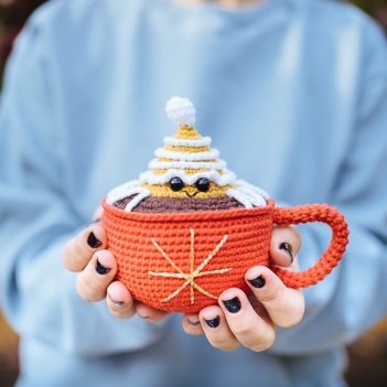 Hot Choco Christmas Mug amigurumi pattern