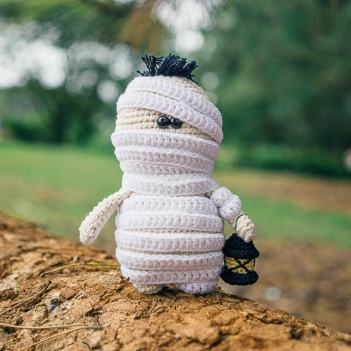 Little Mummy amigurumi pattern by Mumigurumi