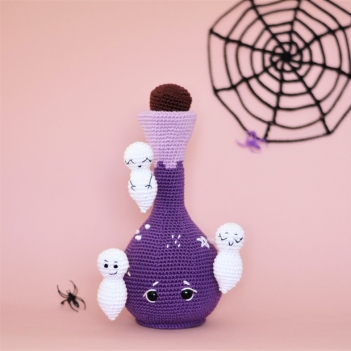 Magic potion with flying ghosts amigurumi pattern by LaCigogne