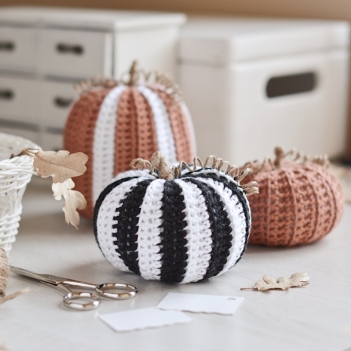 Halloween: Three Pumpkins amigurumi pattern by FireflyCrochet