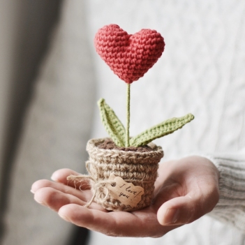 Valentines Day Red Heart Plant in a Pot amigurumi pattern by FireflyCrochet