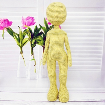 Doll body amigurumi pattern by Fluffy Tummy