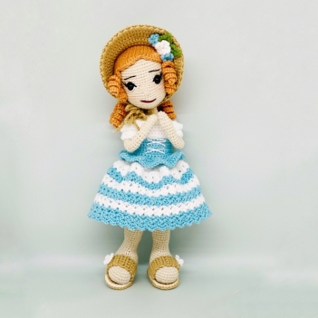 Little Bo-Peep amigurumi pattern by Fluffy Tummy