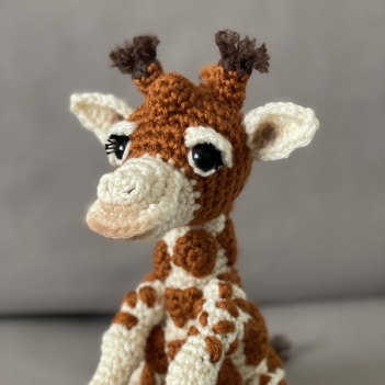 Baby Giraffe amigurumi pattern by CrochetThingsByB
