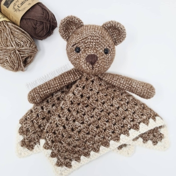 Snuggle Teddy amigurumi pattern by Pinktomatocrochet