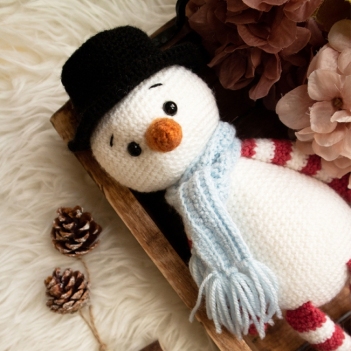 John the Snowman amigurumi pattern by Knotanotheryarn