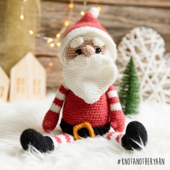 Santa amigurumi pattern by Knotanotheryarn