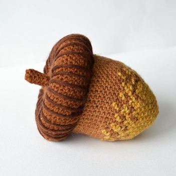 Acorn amigurumi pattern by The Flying Dutchman Crochet Design