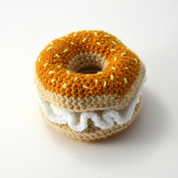 Bagel with Creamcheese amigurumi pattern by The Flying Dutchman Crochet Design