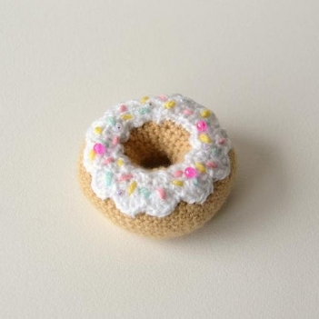 Donut amigurumi pattern by The Flying Dutchman Crochet Design