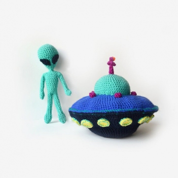 Flying Saucer and Aliens amigurumi pattern by The Flying Dutchman Crochet Design