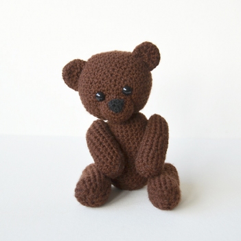Grandma's Teddy Bear amigurumi pattern by The Flying Dutchman Crochet Design