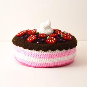 Strawberry Chocolate Cake amigurumi pattern by The Flying Dutchman Crochet Design