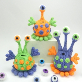 Spotty, Lotty and Dotty amigurumi pattern by Janine Holmes at Moji-Moji Design