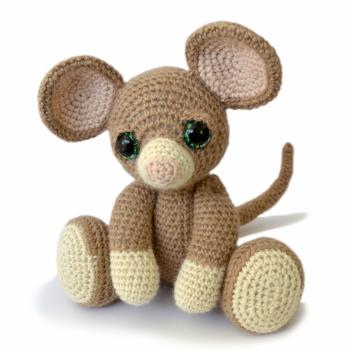 Basil the Mouse amigurumi pattern by Patchwork Moose (Kate E Hancock)