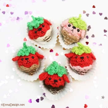 Chocolate Covered Strawberry Poodle amigurumi pattern by Emi Kanesada (Enna Design)