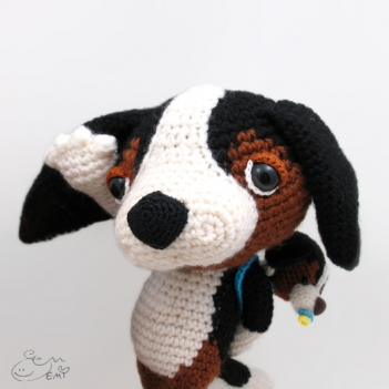 Dashy the Beagle and his baby amigurumi pattern by Emi Kanesada (Enna Design)