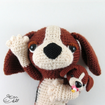 Miso the Beagle and her baby amigurumi pattern by Emi Kanesada (Enna Design)